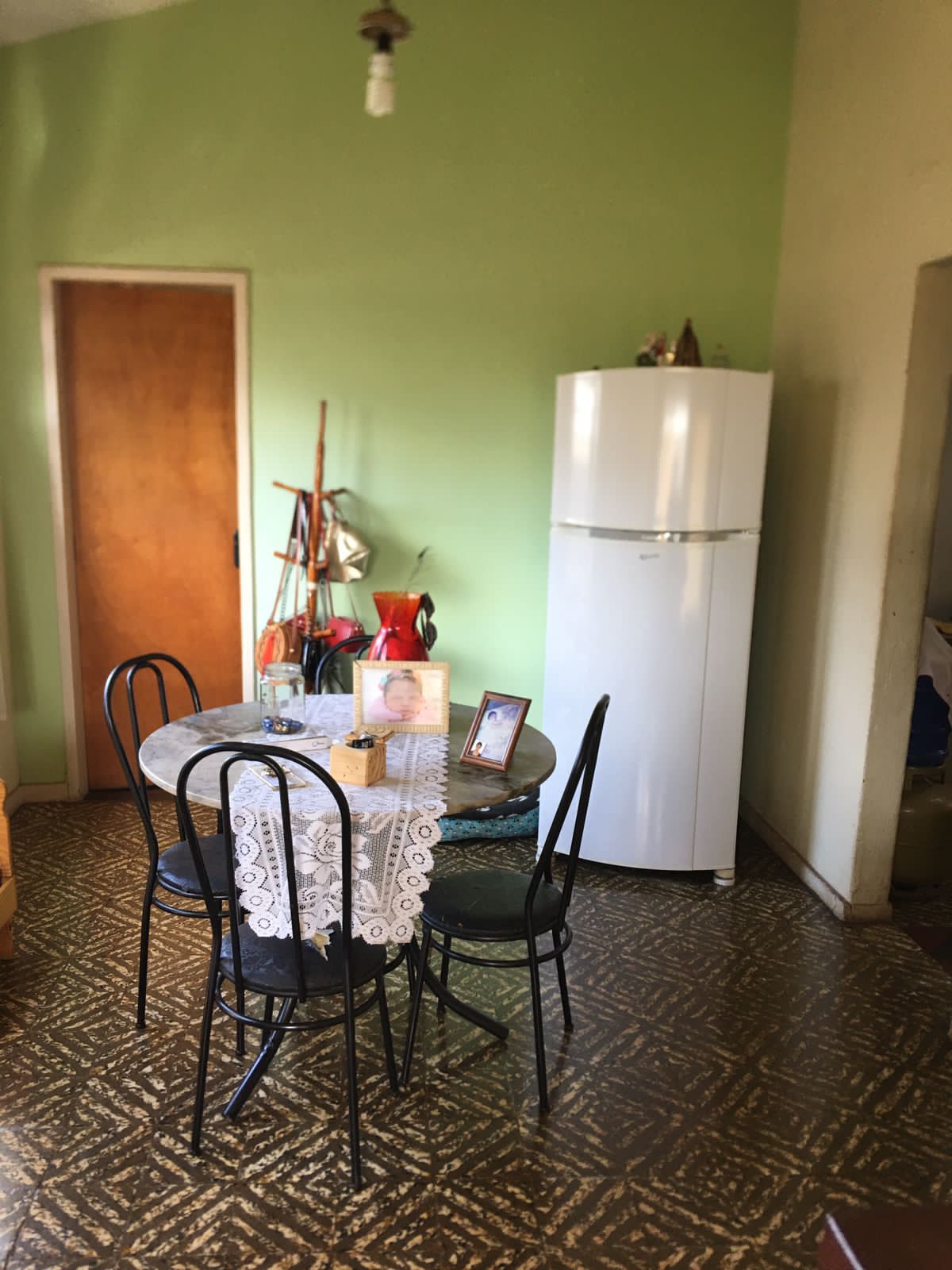 VENDO CASA ANTIGA NO BAIRRO NOSSA SENHORA DO CARMO 
